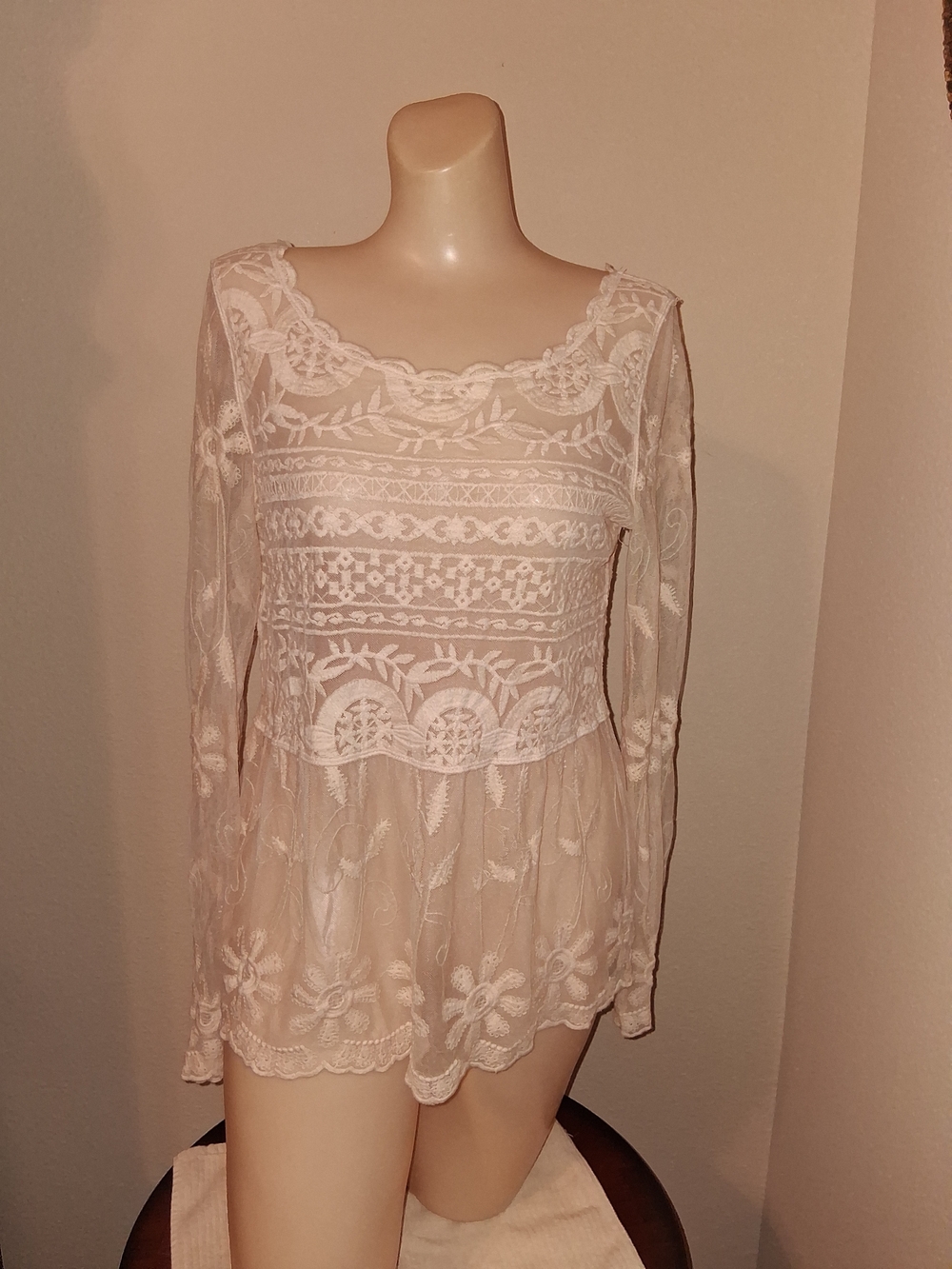 Sundance Cream Lace Peplum Tunic Top